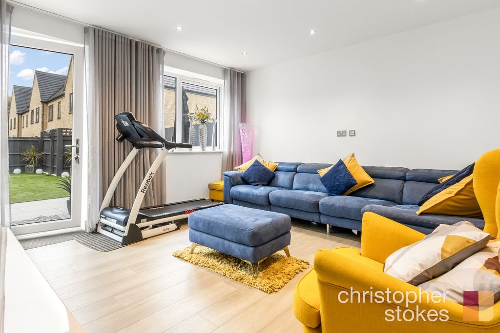 Property photo 2 of 25 4553074