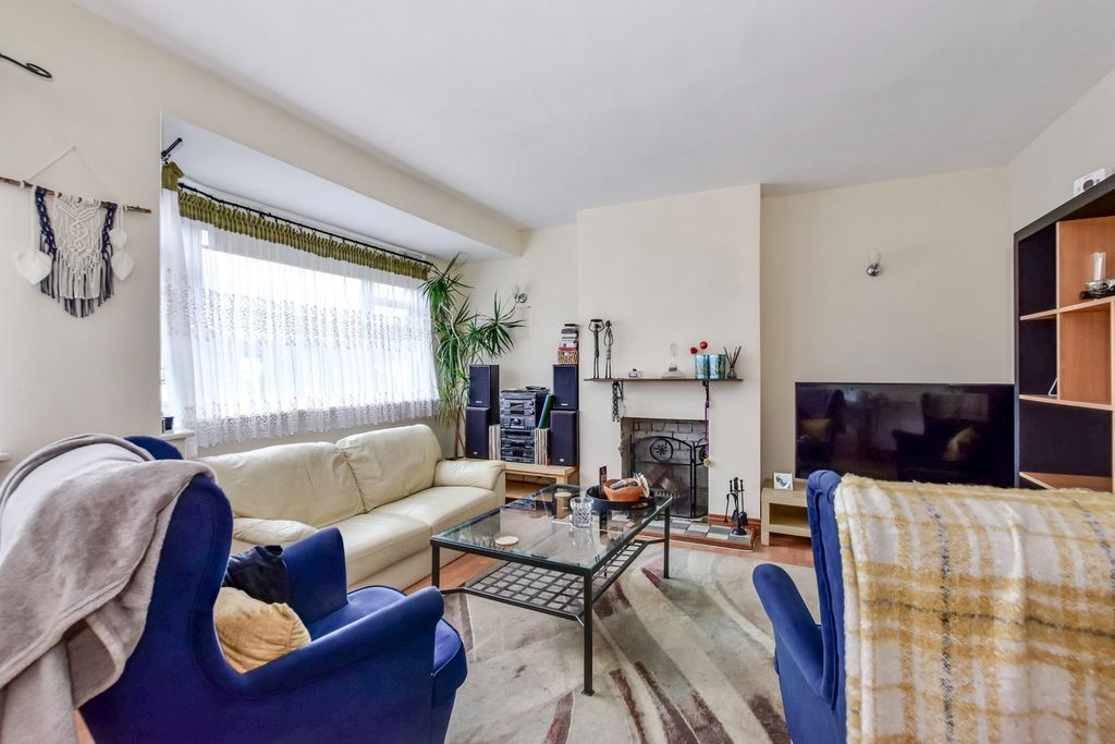 Property photo 2 of 14