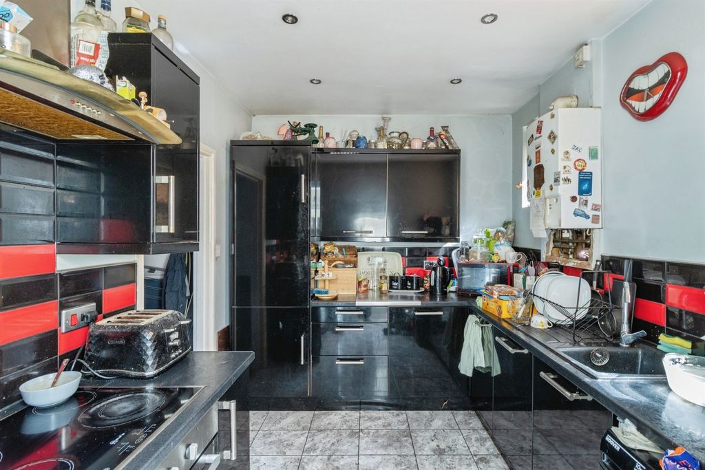 Property photo 3 of 17