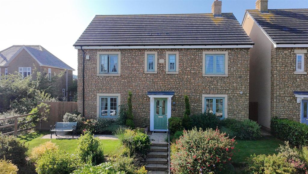 Property photo 1 of 11