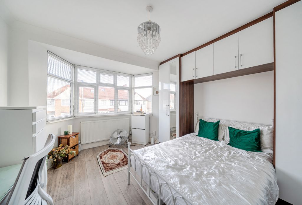 Property photo 2 of 12 1383936-2-6929980...