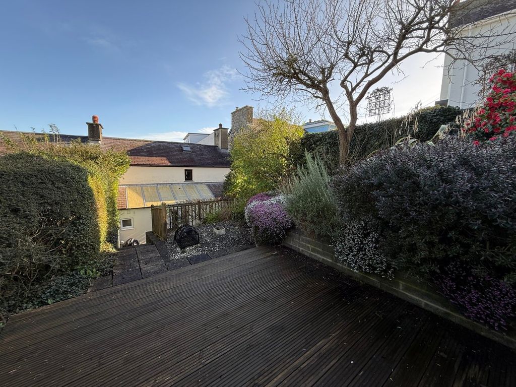 Property photo 2 of 31