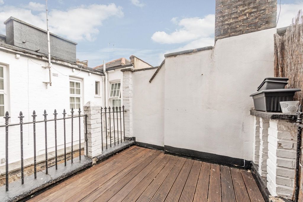 Property photo 3 of 11 Terrace