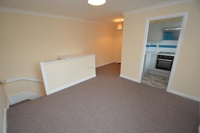 Property photo 3 of 6 Lounge