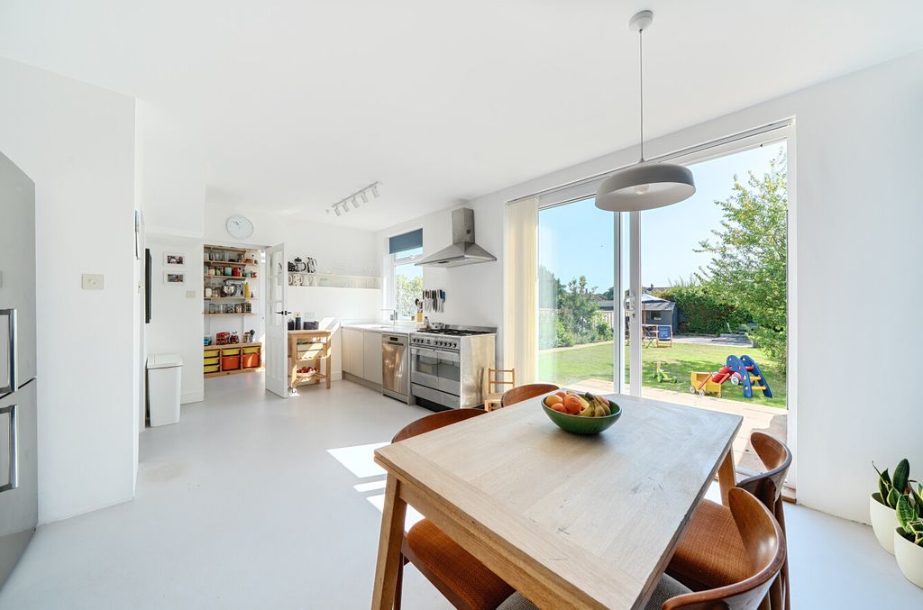 Property photo 2 of 22 1333243-12-6899c3...