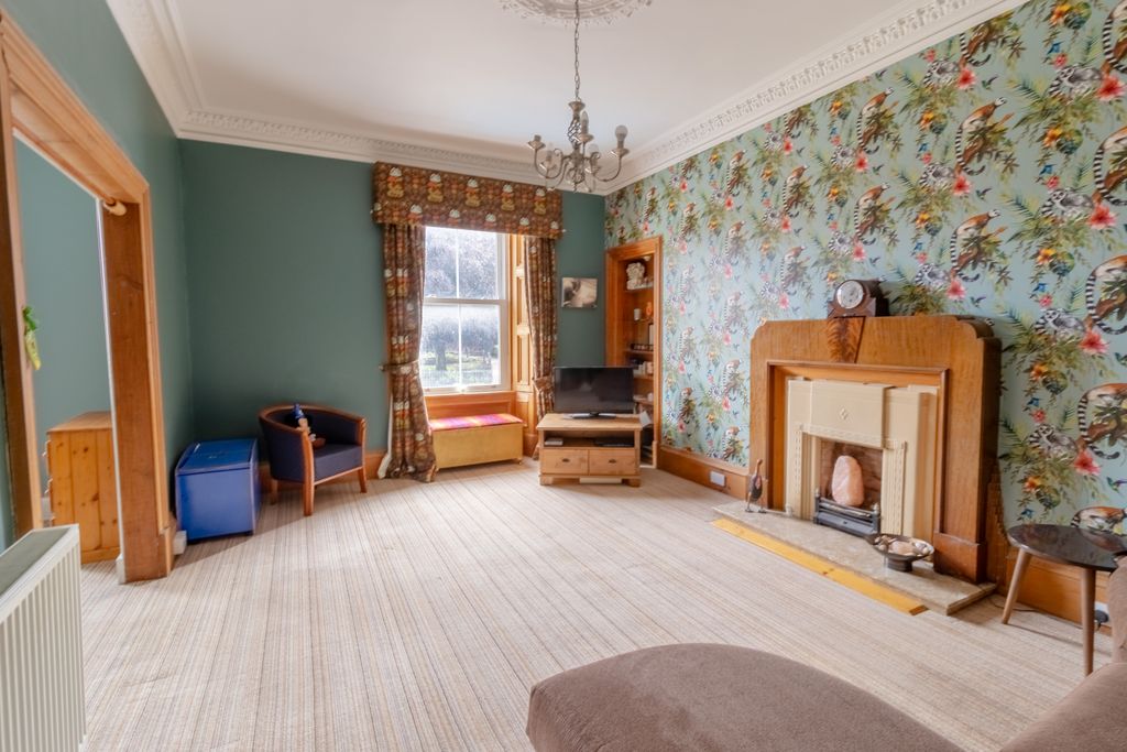 Property photo 3 of 31 Sitting Room