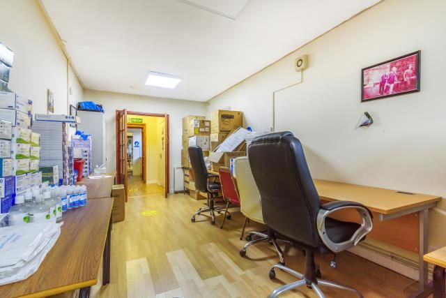 Property photo 3 of 10 Desk Area