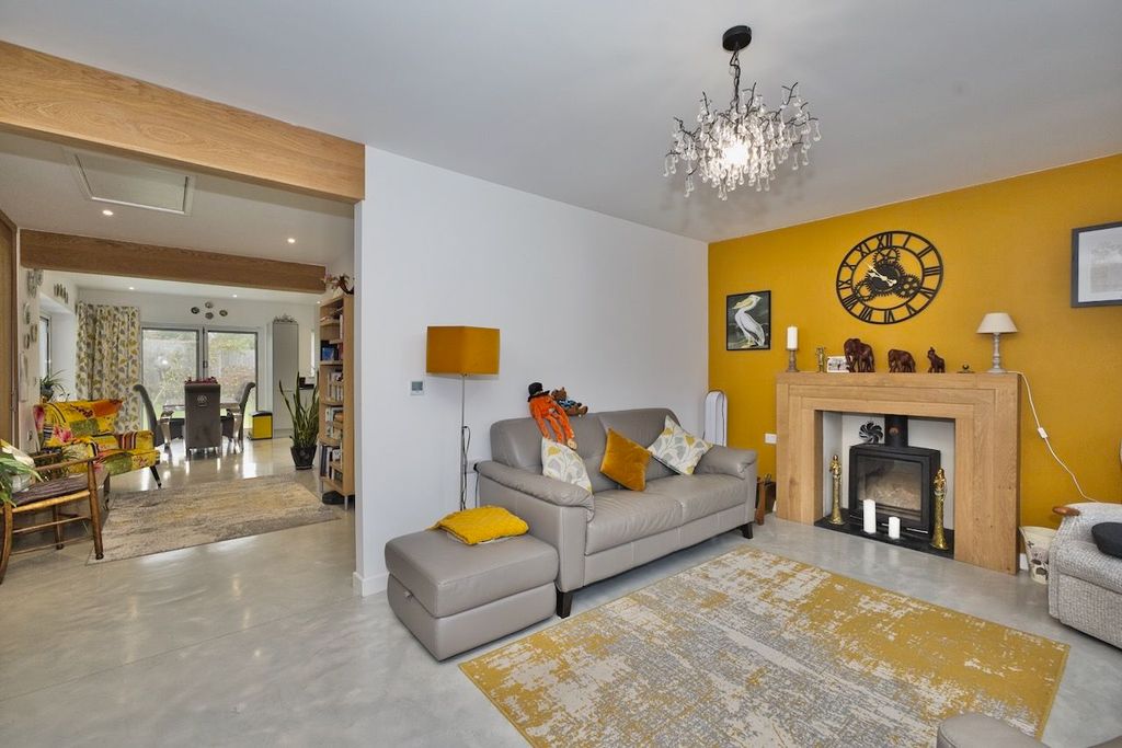 Property photo 2 of 26