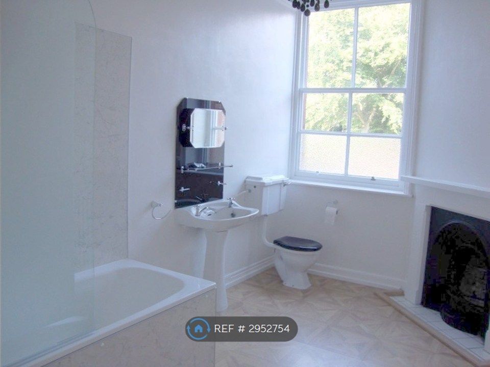Property photo 2 of 7 Bathroom