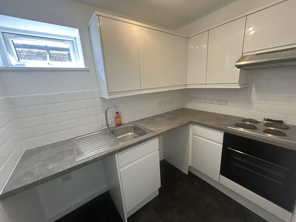 Property photo 3 of 5 Kitchen