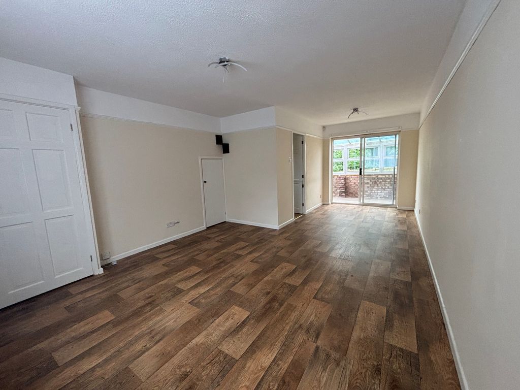 Property photo 2 of 21 Living Room