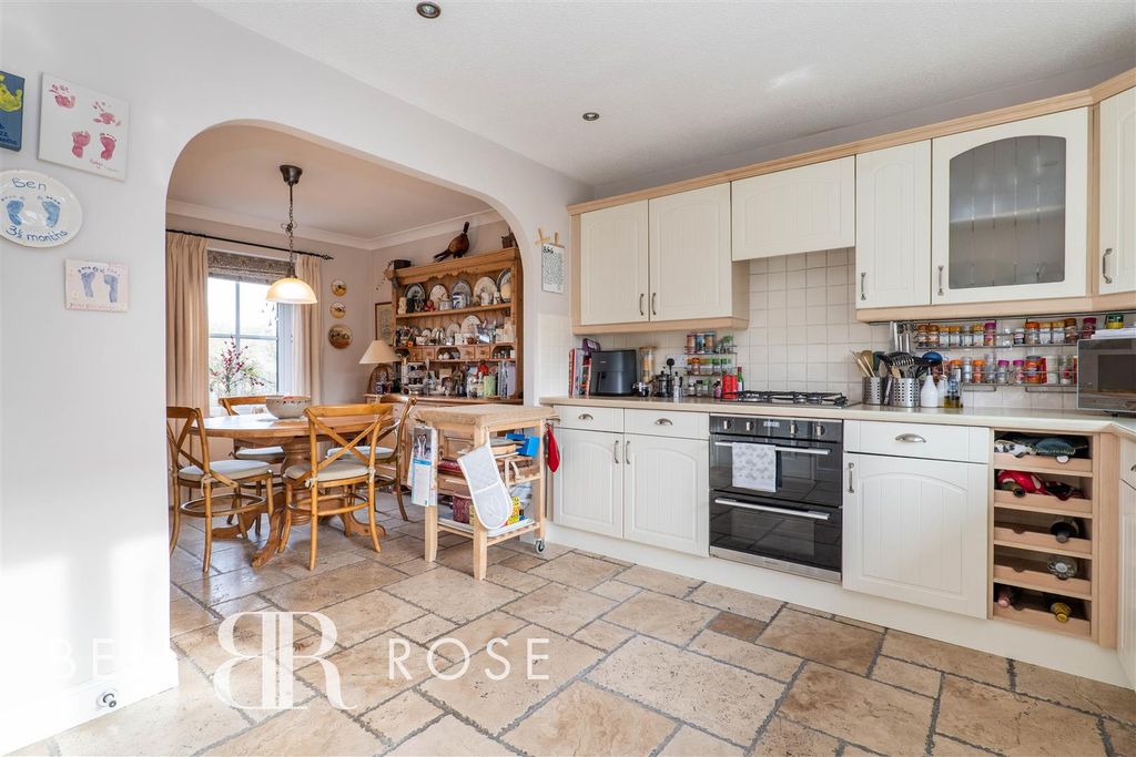 Property photo 3 of 30 Kitchen