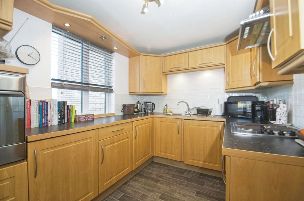 Property photo 2 of 18 Separate Kitchen