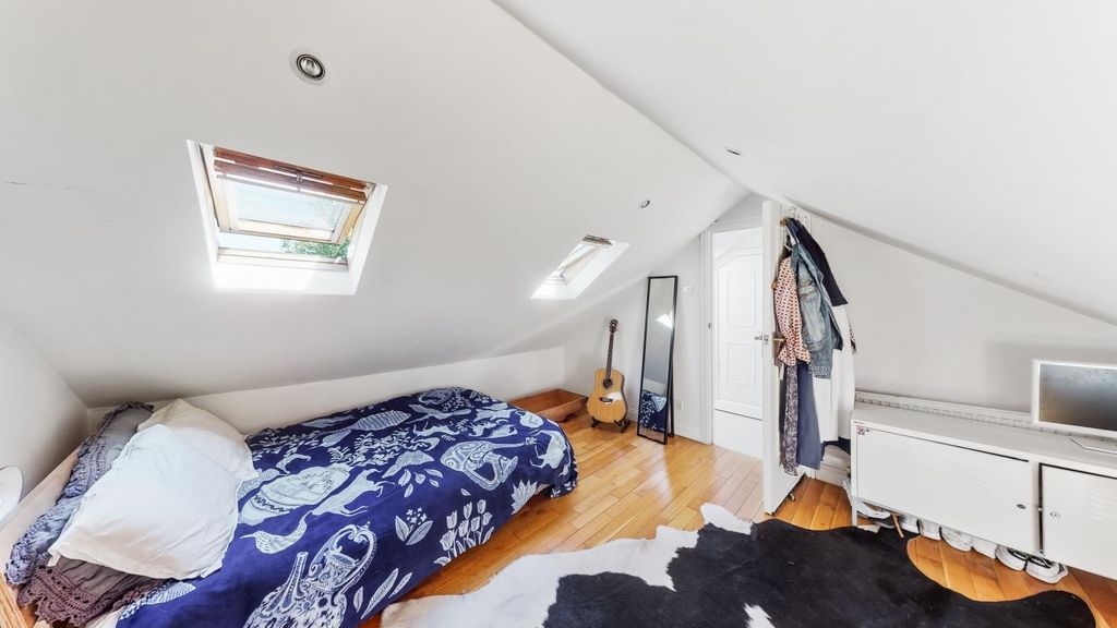 Property photo 3 of 13 Queensdown_Road_06252020_212642.Jpg