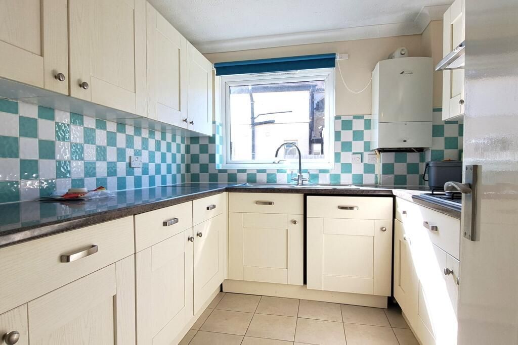 Property photo 3 of 12 Kitchen