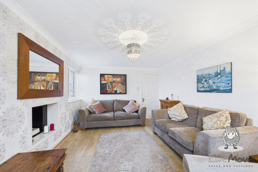 Property photo 3 of 17 14