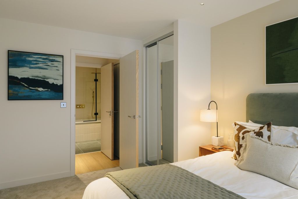 Property photo 3 of 7 Bedroom Main