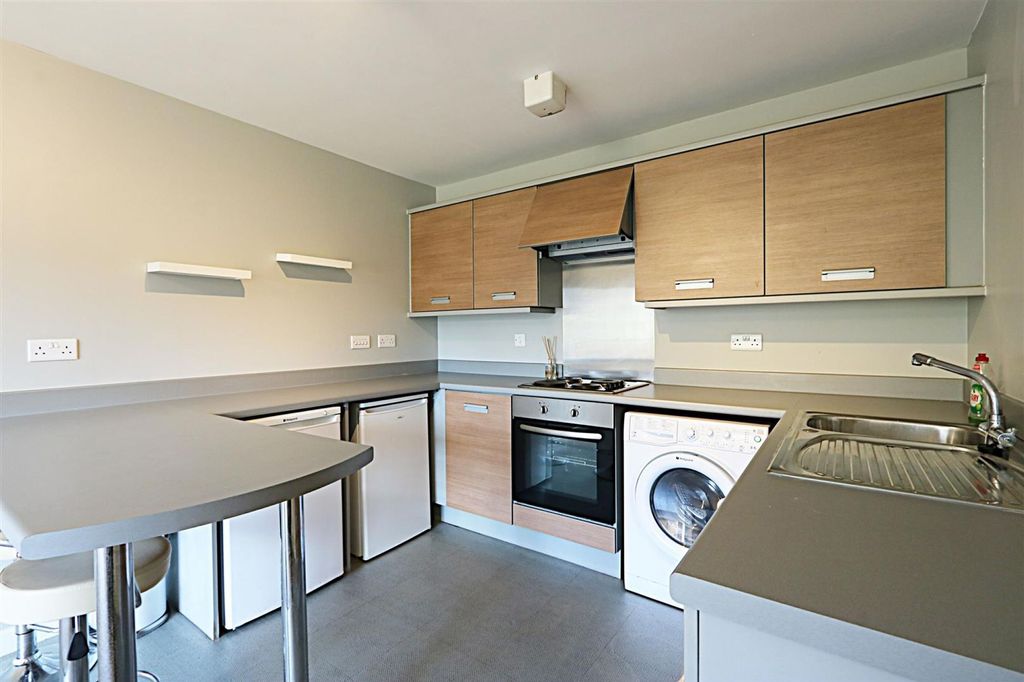 Property photo 3 of 8 Kitchen