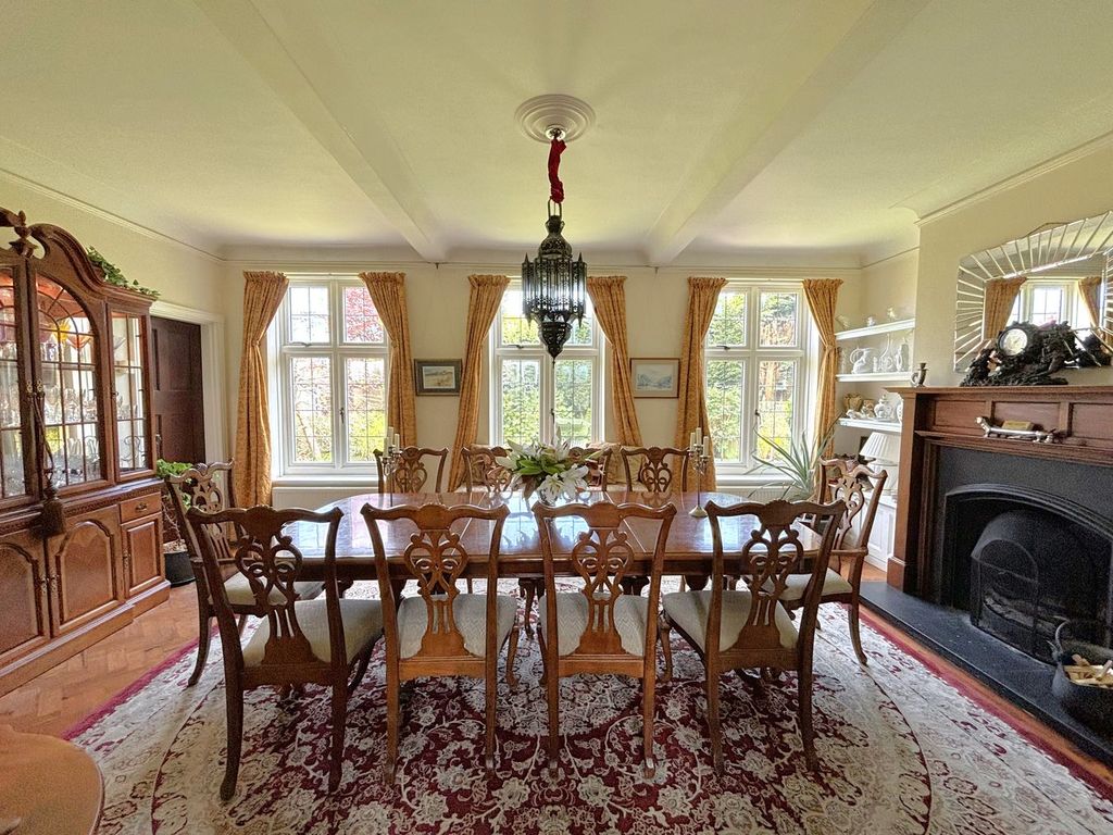 Property photo 2 of 28