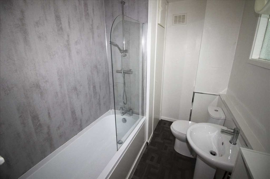 Property photo 2 of 3 Bathroom