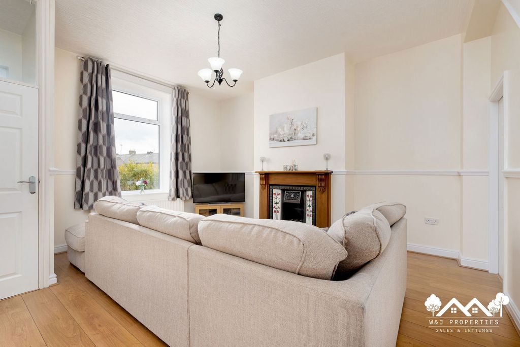 Property photo 2 of 31