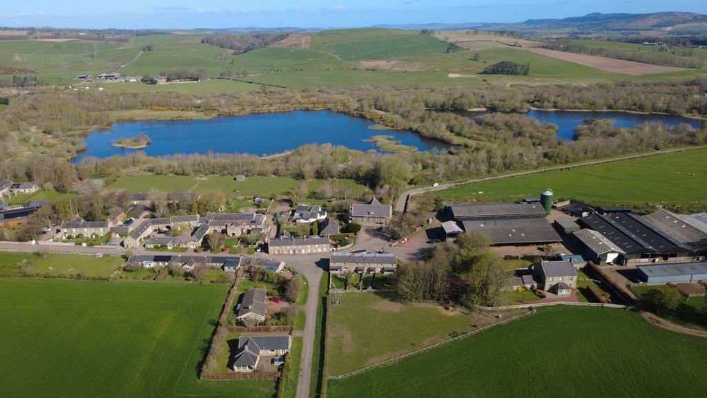 Property photo 1 of 18 Photo 17