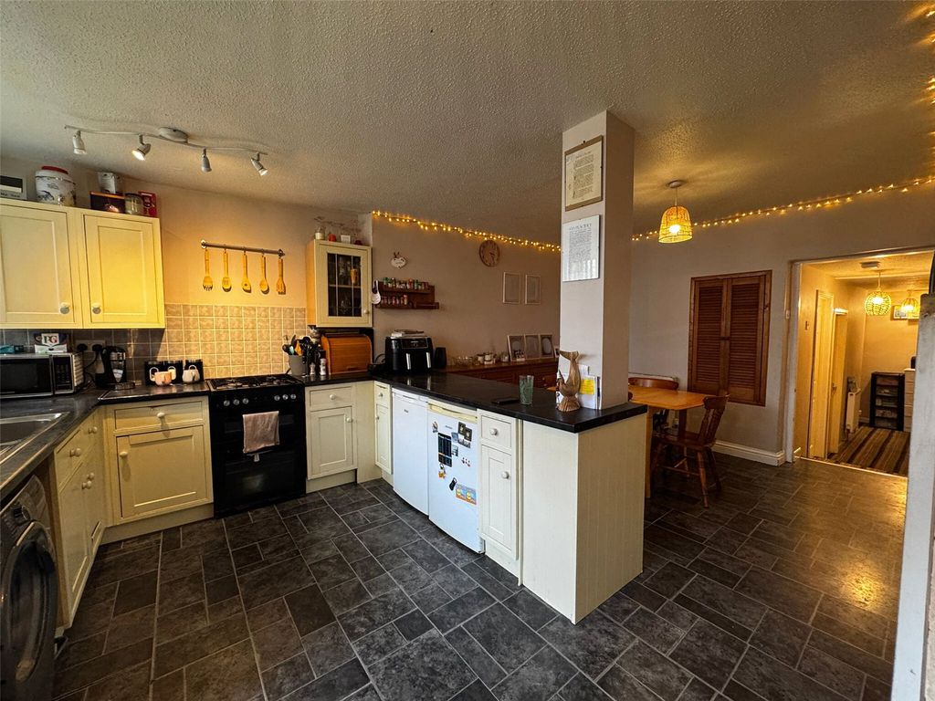 Property photo 2 of 16 Picture No. 30