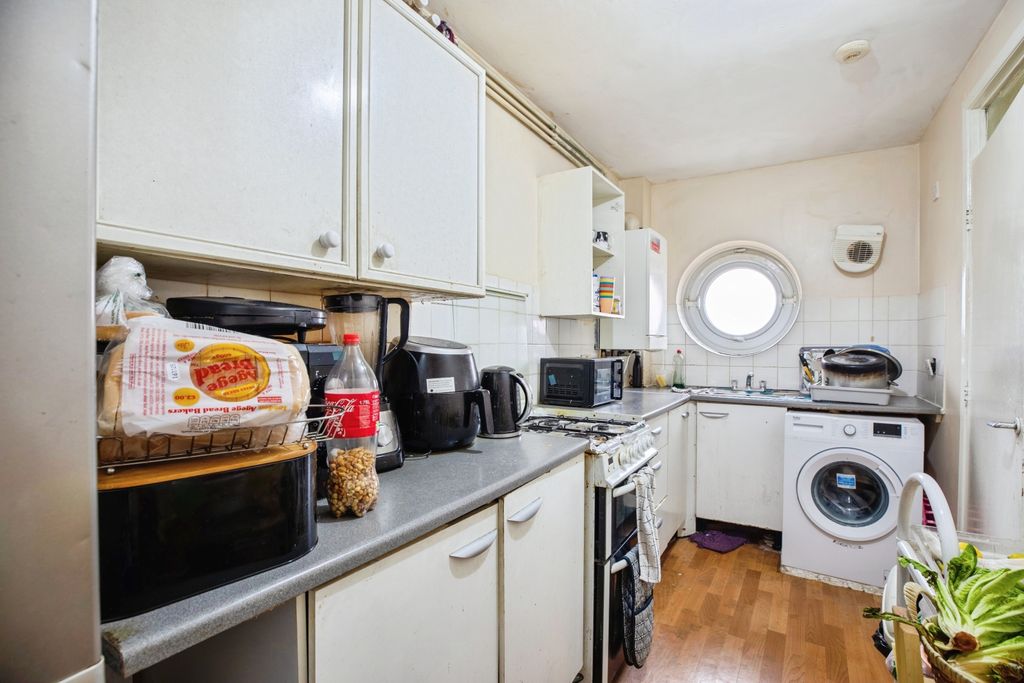 Property photo 3 of 6