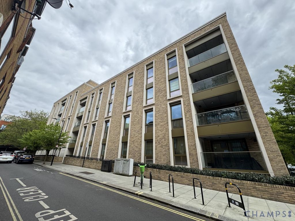 Property photo 1 of 6 Stylish 1-Bedroom Apartment With Private Terrace | W2 Paddington