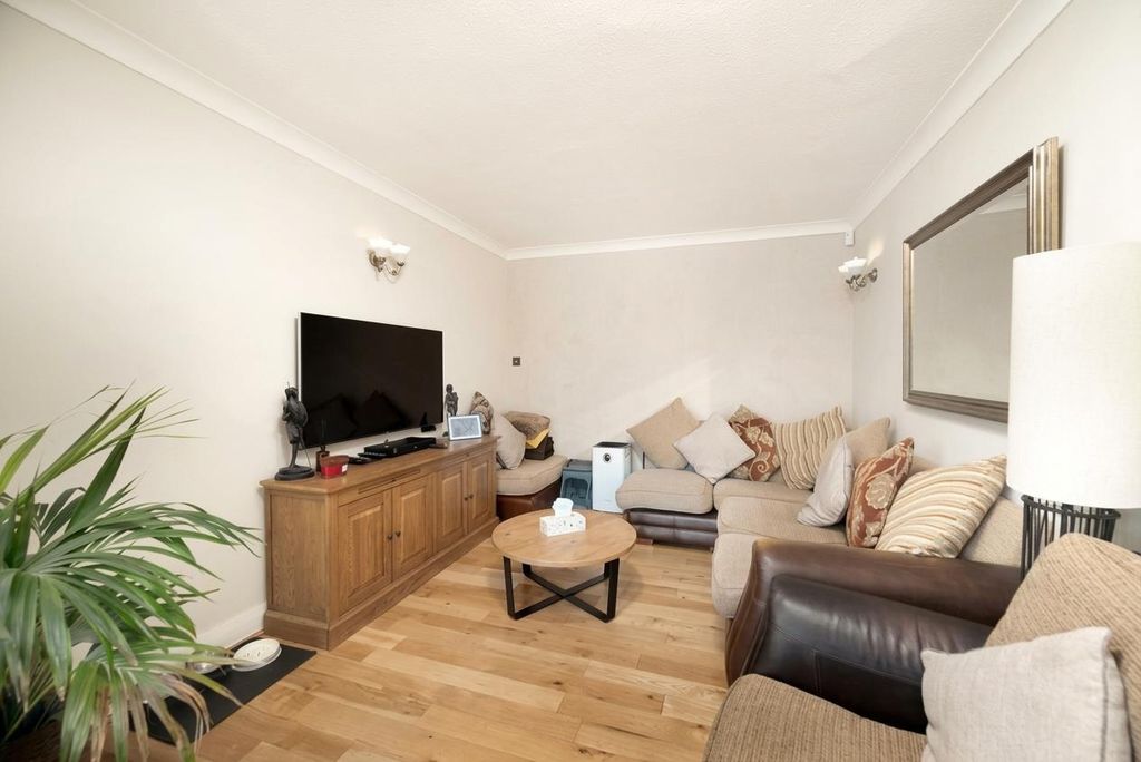 Property photo 3 of 19 Gemini_Generated_Image_Aio5Gwaio5Gwaio5.Jpg
