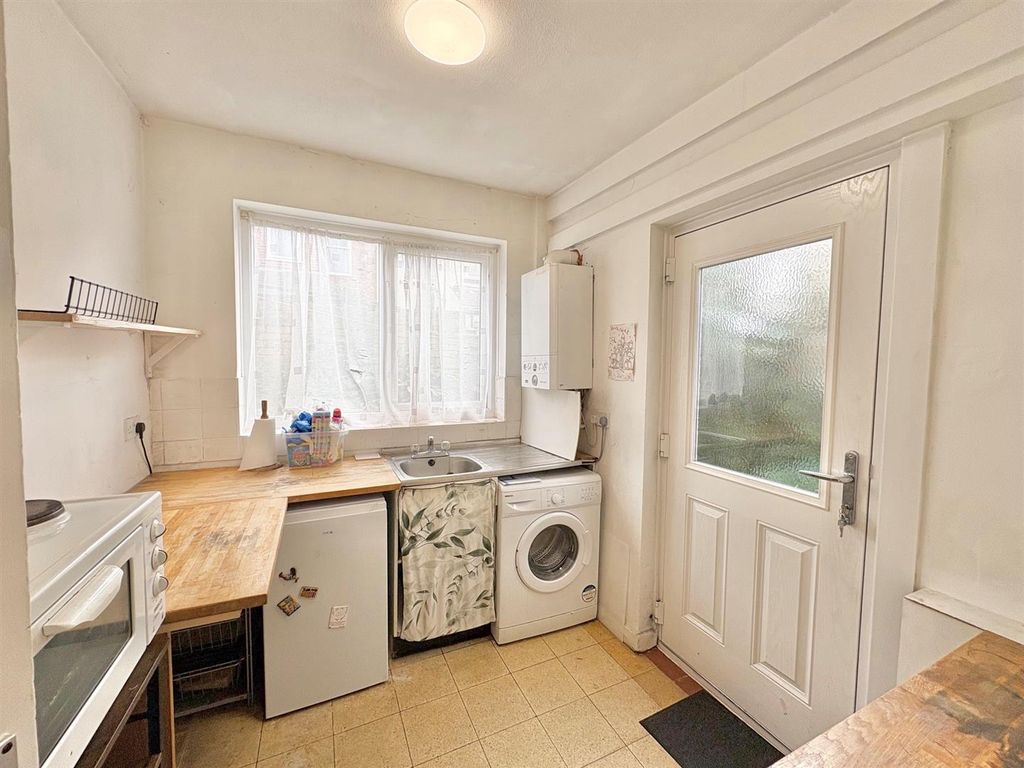 Property photo 3 of 7 Kitchen.Jpg