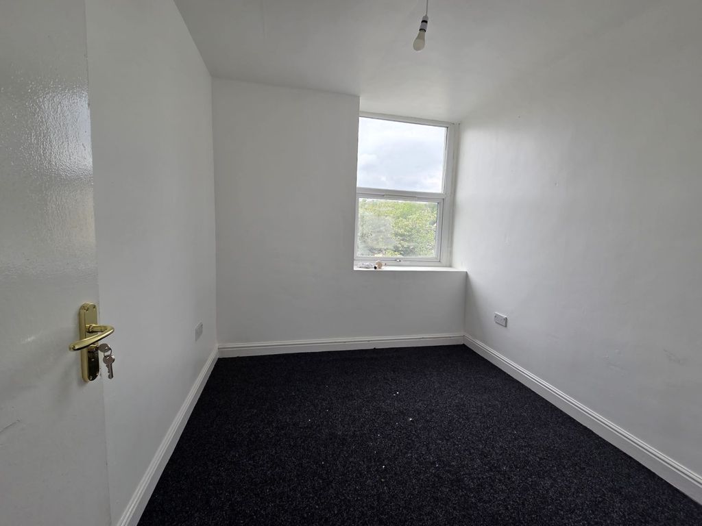 Property photo 1 of 4 234A Whetley Lane, Manningham, Bd8 9Dj (Room 1)
