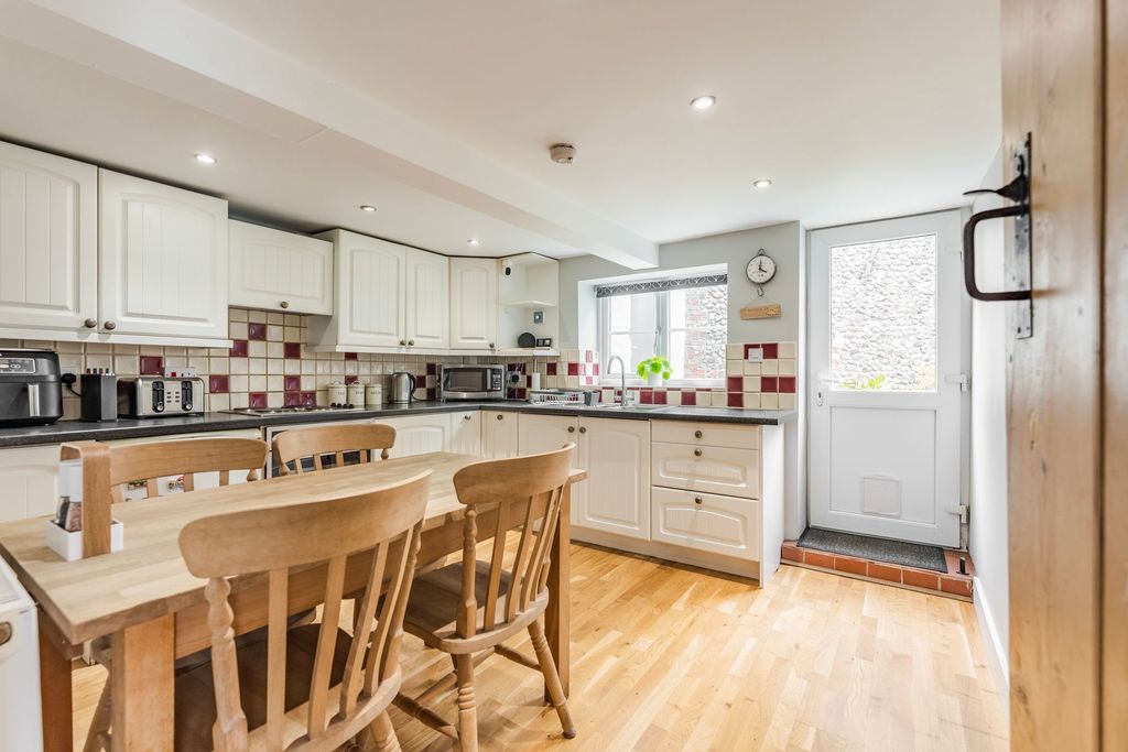 Property photo 3 of 19