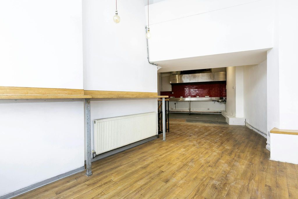 Property photo 2 of 7 357 Goswell Road 5.Jpg