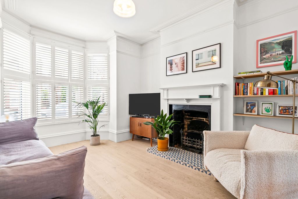 Property photo 2 of 33 Image