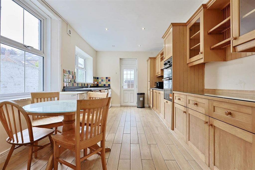 Property photo 1 of 24 9793Cb2F-52Fa-4Dcb-A298-7Fe622BA09Fc_1_201_A.Jpeg