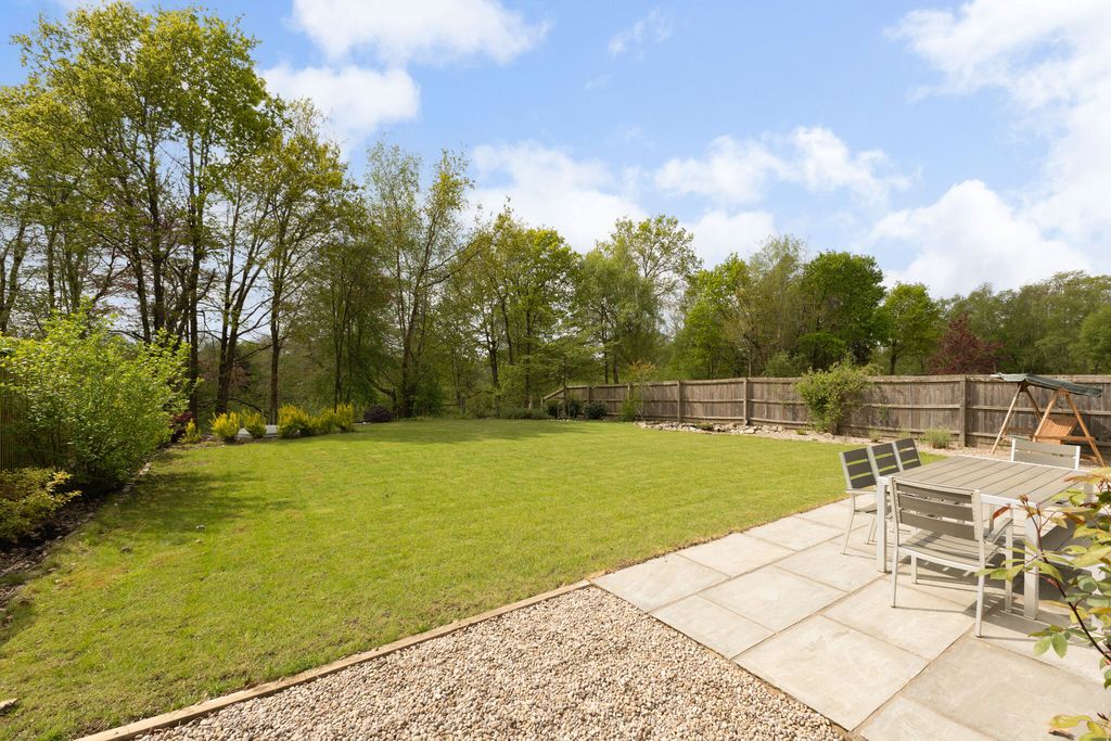 Property photo 2 of 17 Garden
