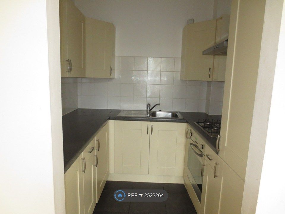 Property photo 3 of 5 Fitted Kitchen