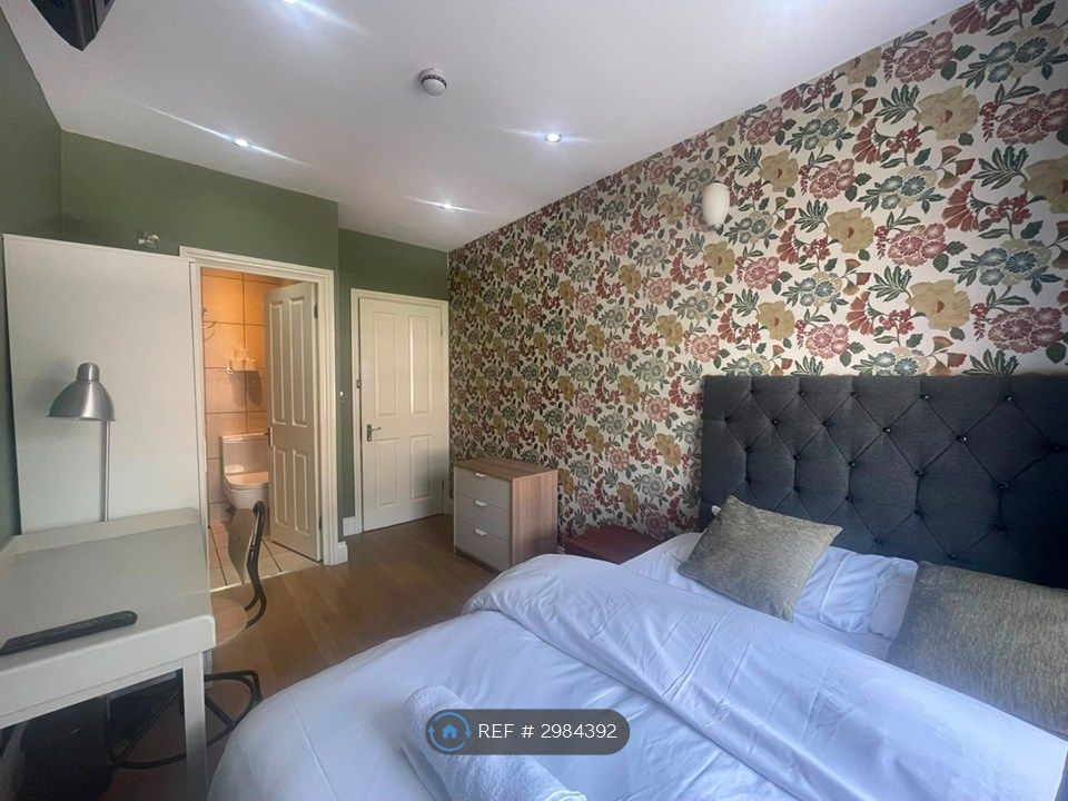 Property photo 2 of 32