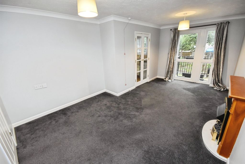Property photo 2 of 19