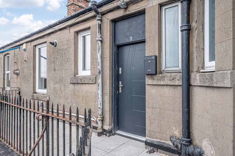 Property photo 2 of 18 Entrance