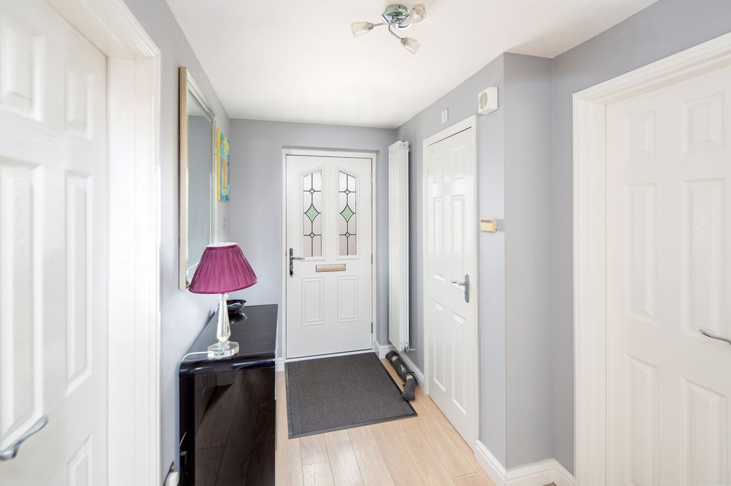 Property photo 2 of 28 Entrance Hall