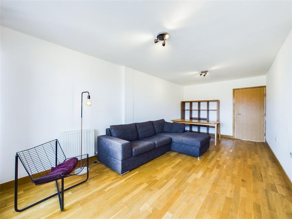 Property photo 2 of 14 Cam01353G0-Pr0099-Still021.Jpg