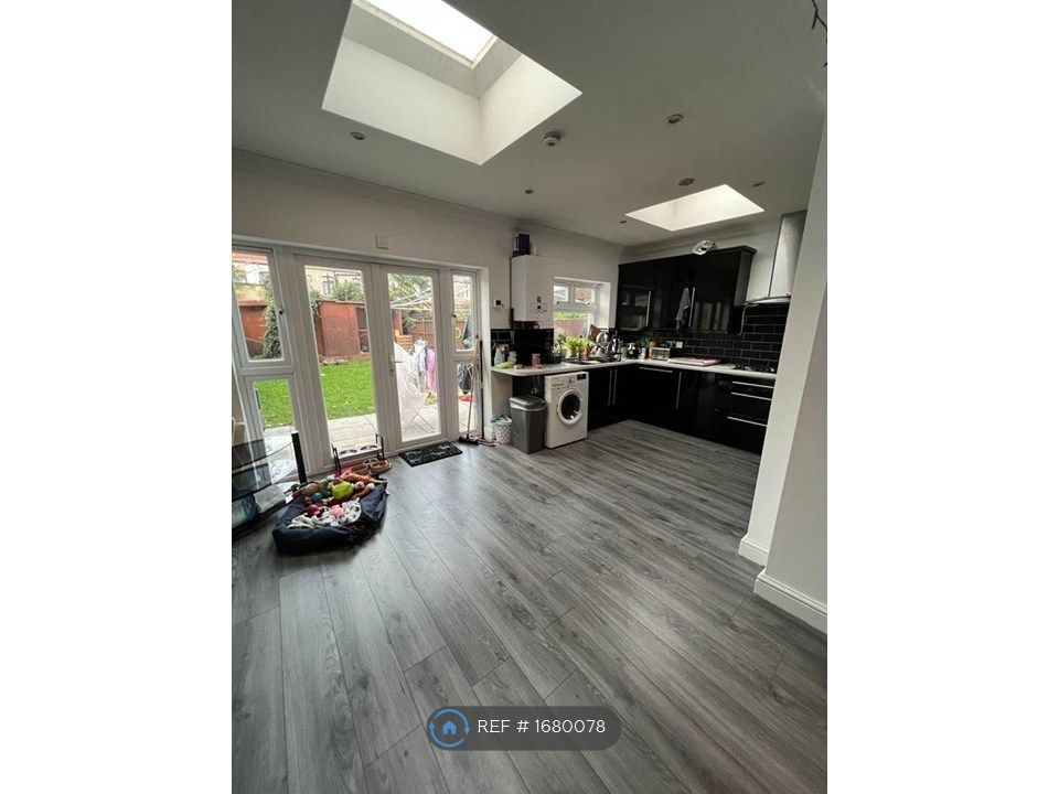 Property photo 1 of 11 Throughlounge/Kitchen Area