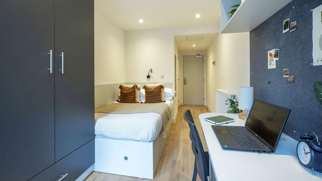 Property photo 1 of 30