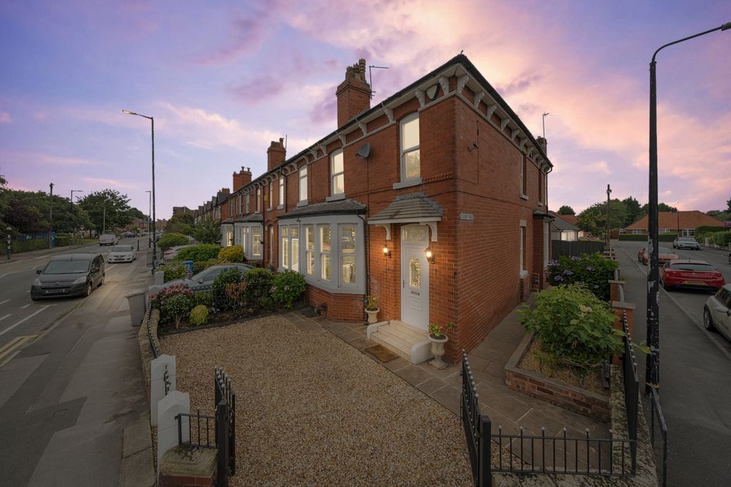 Property photo 1 of 14 Dusk