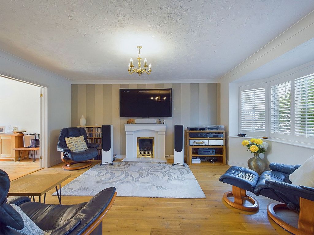 Property photo 2 of 32