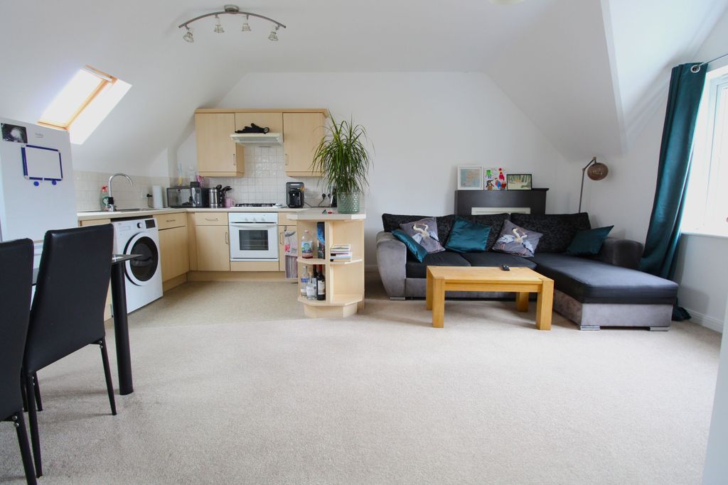 Property photo 2 of 10 Living Space
