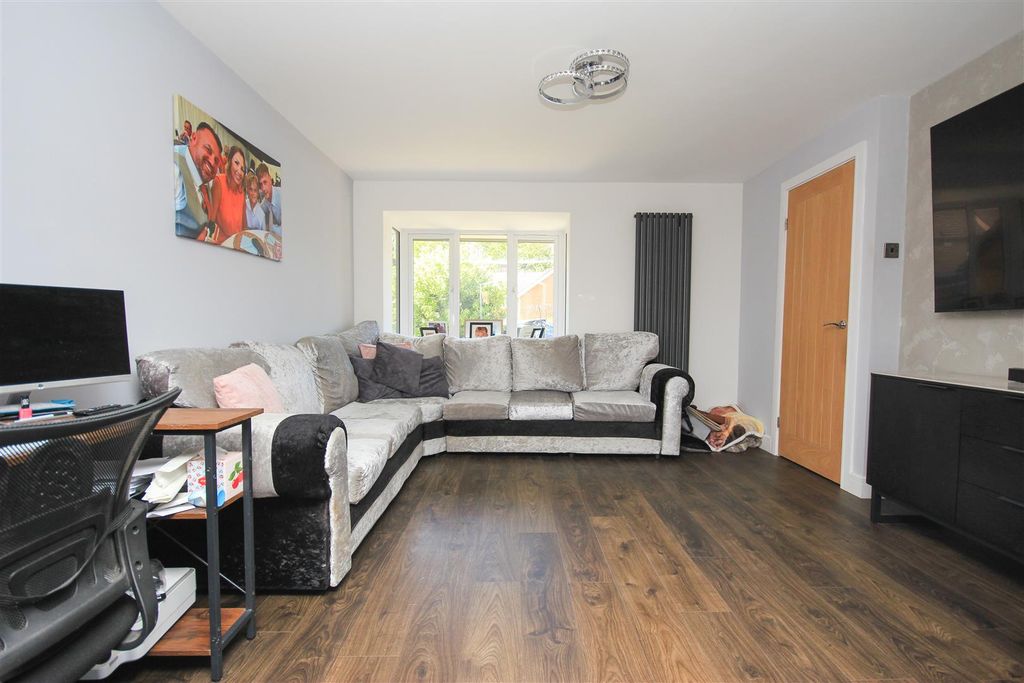 Property photo 2 of 14 Lving Room.Jpg