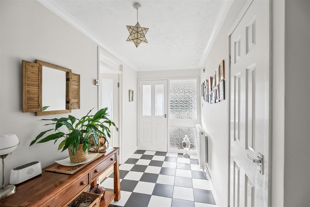 Property photo 2 of 27 Crofthead Street-14.Jpg